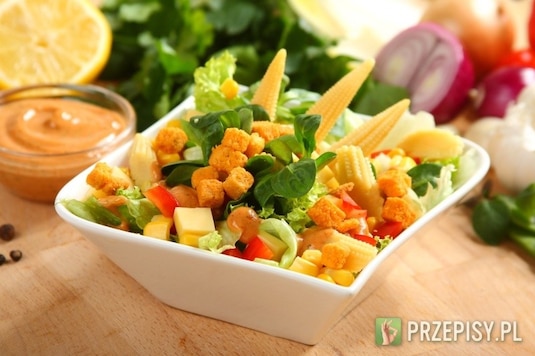 Kukurydza i sałatki. Naprawdę dobrana para.