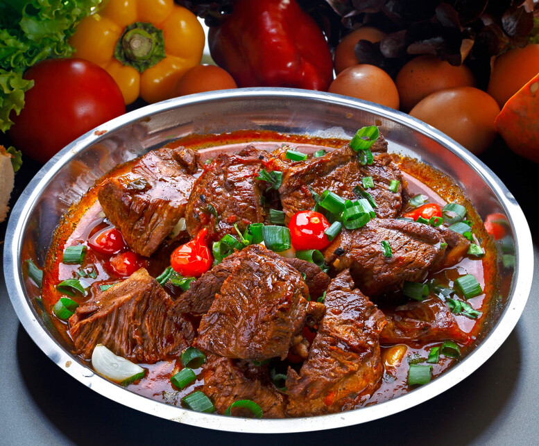 Z czym podawać gulasz? Jak go jeść?