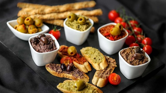 Co to jest tapenada? Przepisy na tapenadę z czarnych i zielonych oliwek