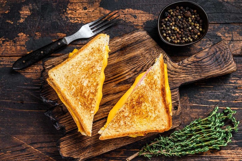 Tosty bez chleba – przepis z opiekacza