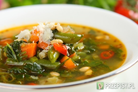 Letnie dania obiadowe z fasolką szparagową. Zupy, makarony, kolorowe zapiekanki.