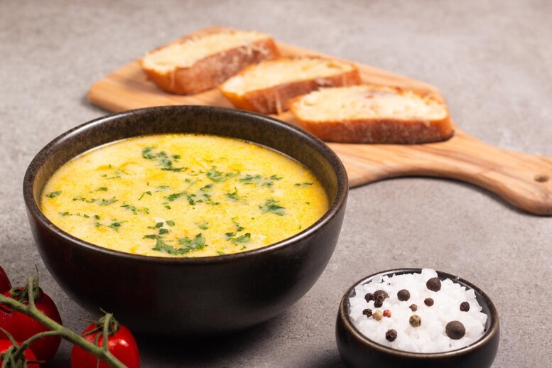 Zupa serowa z mięsem mielonym – przepis