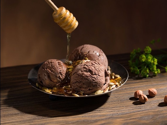 Lody czekoladowe z orzechami i miodem