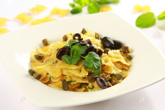 Farfalle z miętą i oliwkami 