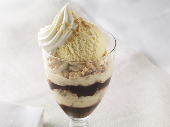 Deser bananowy z sosem czekoladowo-krówkowym i lodami waniliowymi