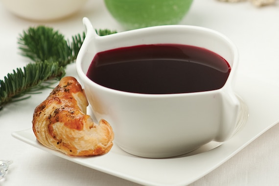 Barszcz czerwony z jabłkiem i pasztecikiem