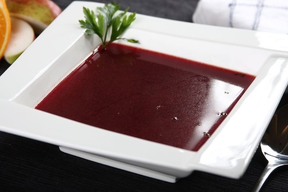 Barszcz czerwony z owocami 