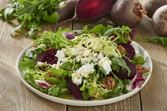 Sałatka z buraków  z orzechami włoskimi