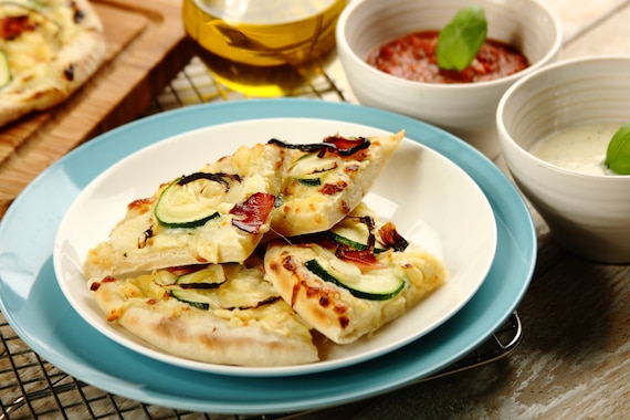 Biała pizza carbonara