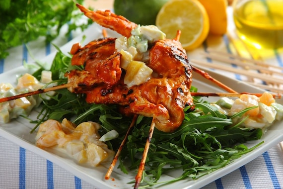 Brochettes z indyka w owocowej salsie 