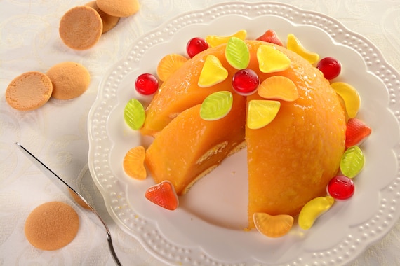 Deser z brzoskwiniami