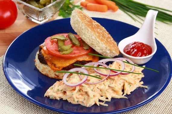 Burgery mięsne z sałatką colesław