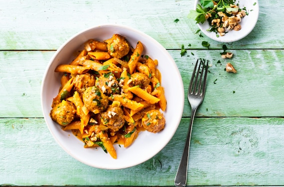 Makaron z kuleczkami warzywnymi  