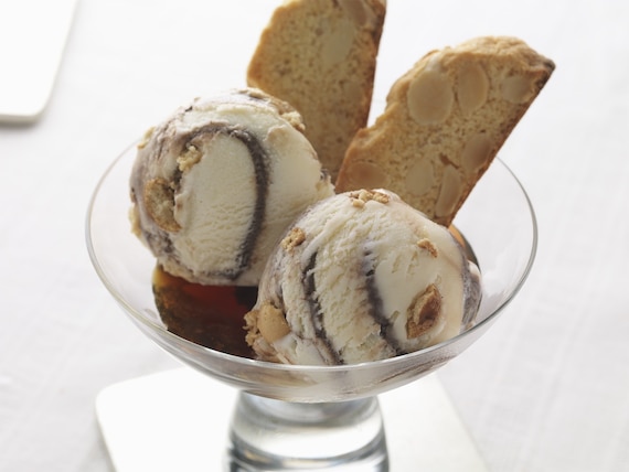 Ciasteczka migdałowe z sosem kawowo-karmelowym