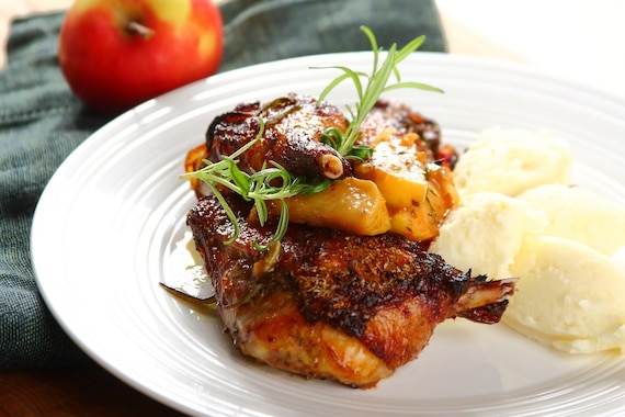 Duszona kaczka z jabłkami