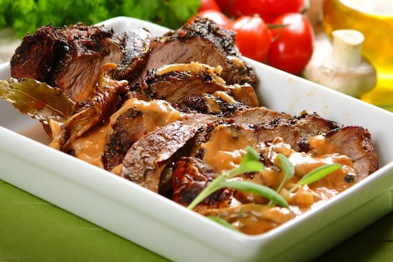 Duszona sztuka mięsa z grzybami 