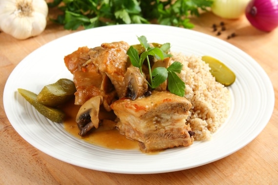 Duszone żeberka z pieczarkami