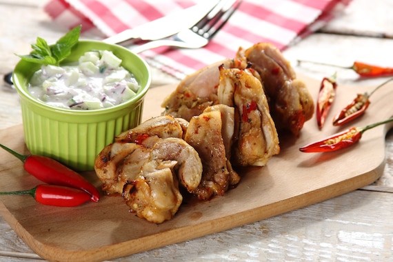 Extra pikantne udka z grilla z ogórkową salsą