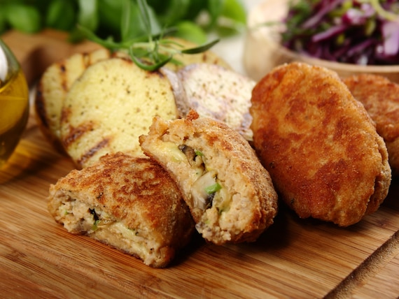 Faszerowane kotlety mielone z pieczarkami i serem 