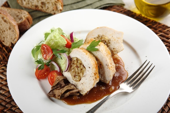 Faszerowane piersi z kurczaka z pęczakiem i grzybami