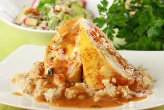 Faszerowane udka z kurczaka z sałatką 