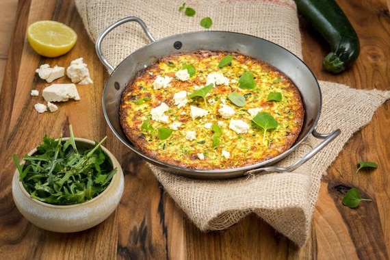 Frittata z cukinią, ziołami i serem feta