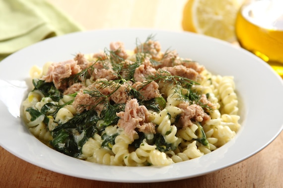 Makaron z tuńczykiem i szpinakiem