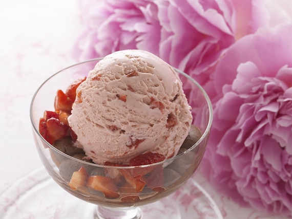 Czekoladowe ganache z lodami truskawkowymi