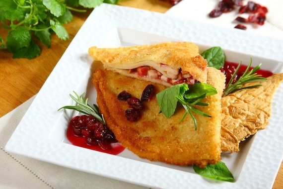 Góralskie naleśniki z oscypkiem i żurawiną