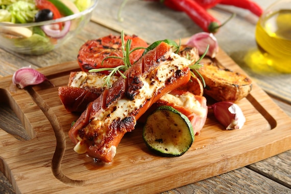 Grillowane kiełbaski z serem feta 