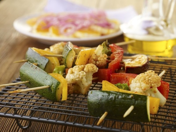 Grillowane szaszłyki z warzyw marynowane w chili, kolendrze i miodzie