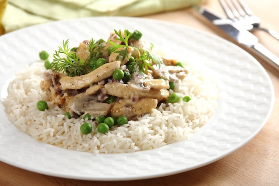 Gulasz drobiowy z zielonym groszkiem