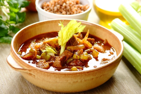 Gulasz wołowy z kaszą gryczaną 