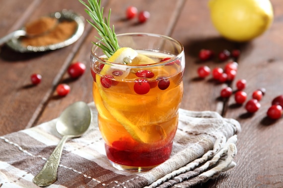 Herbata z syropem żurawinowym i rozmarynem