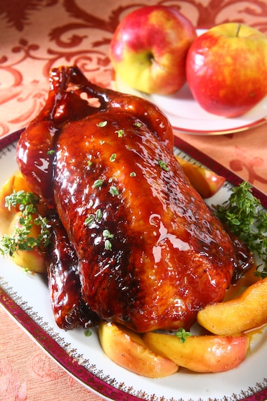 Kaczka w karmelu z jabłkami