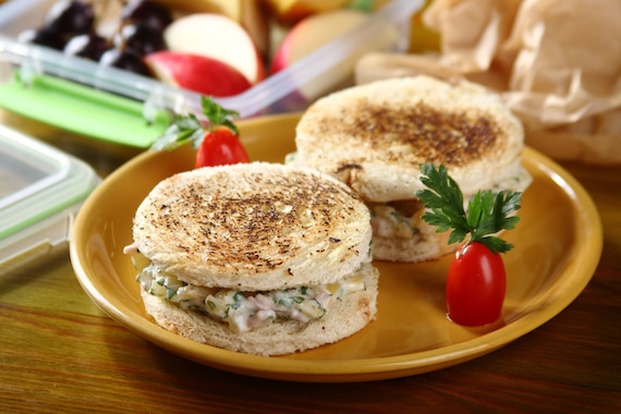 Kanapka hawajska z szynką i ananasem