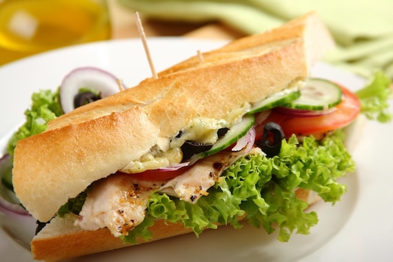 Kanapka z kurczakiem i warzywami