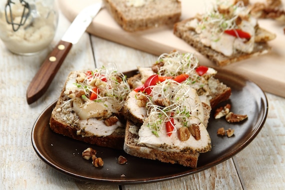 Kanapka z pieczonym kurczakiem i warzywami