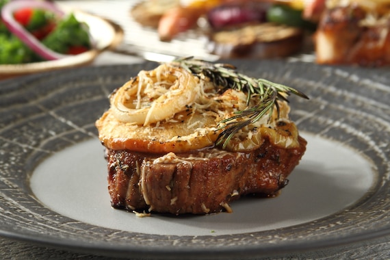 Karkówka po myśliwsku z miodem i rozmarynem