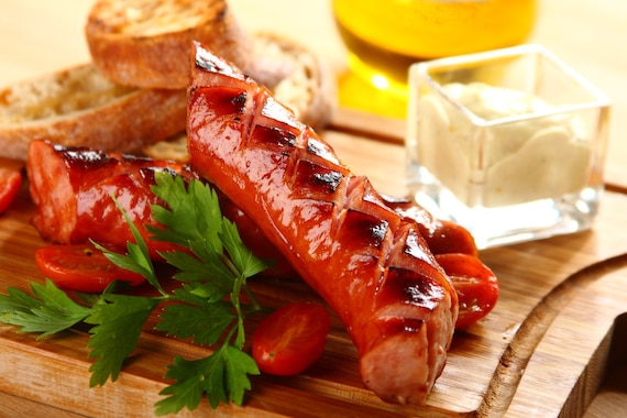 Kiełbasa z grilla z sosem chrzanowo-musztardowym