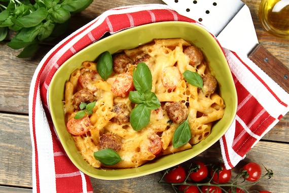 Zapiekane klopsiki z makaronem