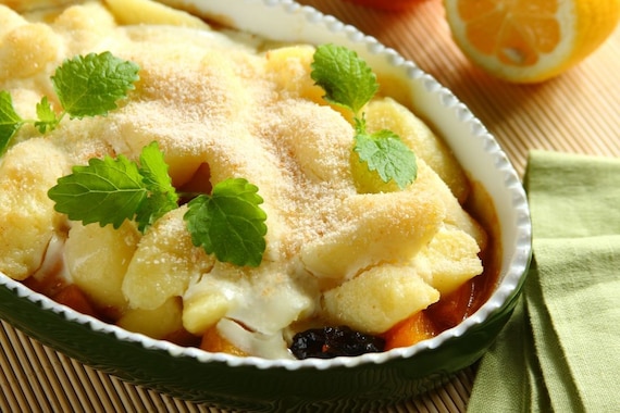 Kluski leniwe z pieczonymi owocami  