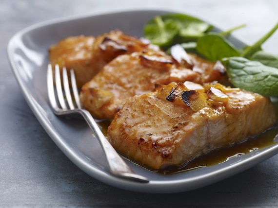 Pieczony łosoś z sosem pomarańczowym