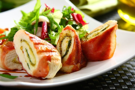 Kotleciki  z kurczaka z szałwią i szynką