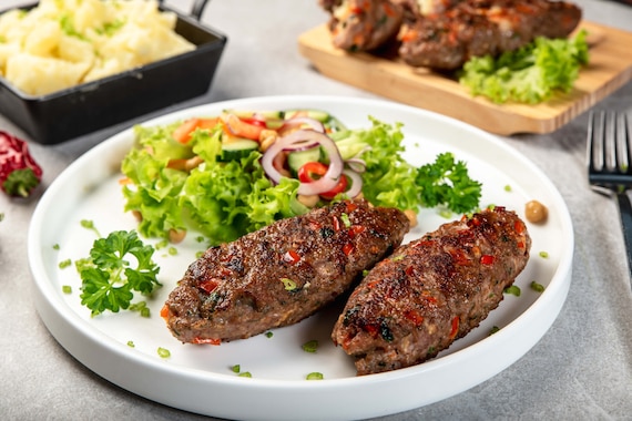 Kotlety mielone z papryką i serem