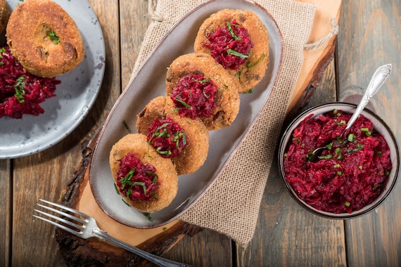 Kotlety z kaszy gryczanej z buraczkami