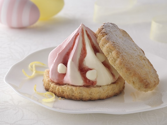 Kruche ciastka cytrynowe z truskawkami