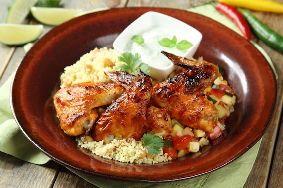 Kurczak marynowany w harissie na ciecierzycy z kuskusem