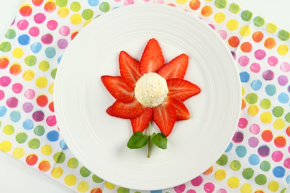 Lody śmietankowe z truskawkami "Kwiatek"