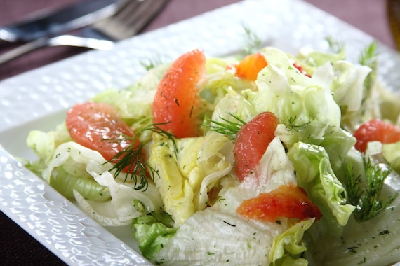 Lekka sałatka koperkowa z cytrusami 